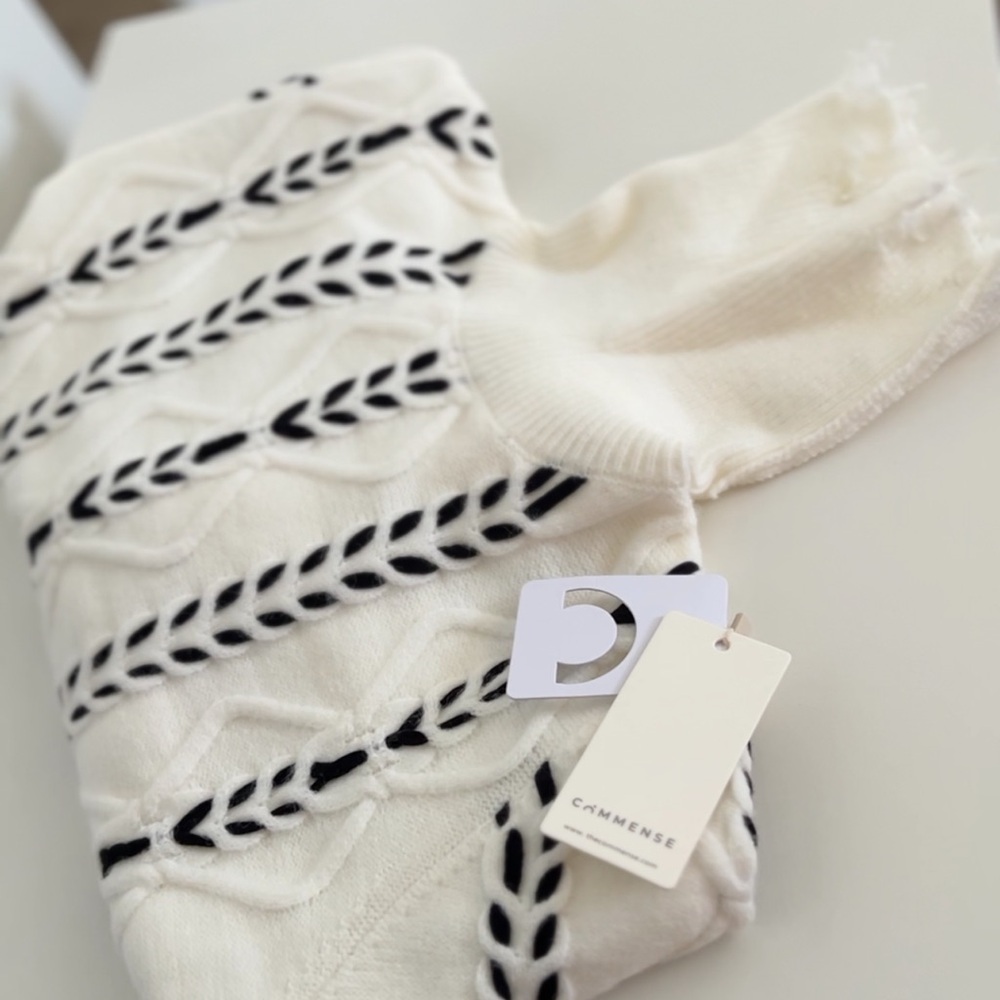 Commense White and Black Knit Sweater